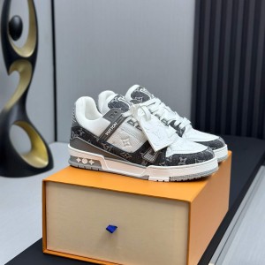 「#124」LOUIS VUITTON Trainer