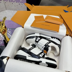 「#220」LOUIS VUITTON Trainer