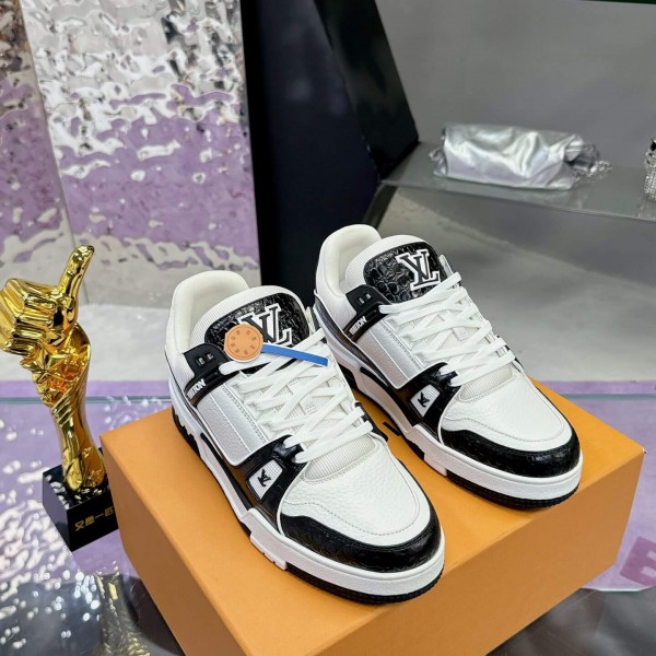 「#220」LOUIS VUITTON Trainer