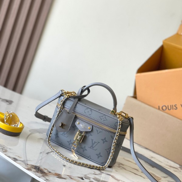 「#11696」Louis Vuitton bags