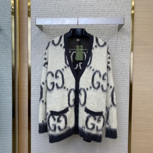 「#8676」Gucci Sweater; Cardigan