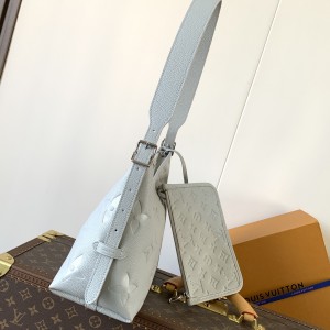 「#20003」Louis Vuitton bags; Chip M12917 (24 x 12 x 29.5 cm