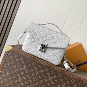 「#20004」Louis Vuitton bags; Chip M13481 ( 25 x 19 x 7 cm