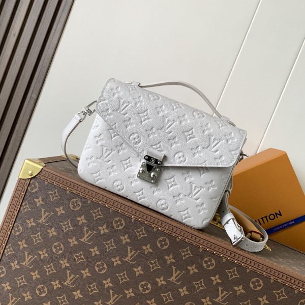 「#20004」Louis Vuitton bags; Chip M13481 ( 25 x 19 x 7 cm