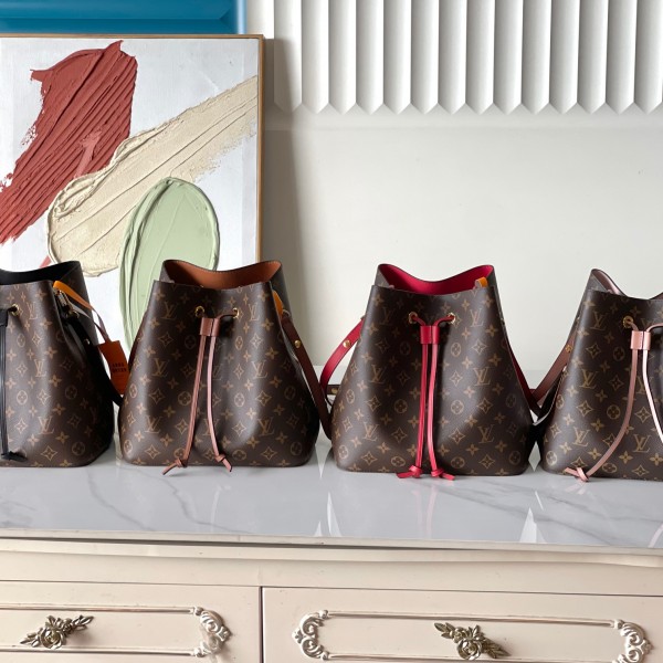 「#20044」Louis Vuitton Bags; Chip M12939 ( 22 x 9 x 33 cm