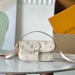 「#20095」Louis Vuitton Bags; Chip  M41362 ( 19 x 11 x 6 cm