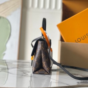 「#20102」Louis Vuitton Bags; Chip  M44141 ( 20 x 16 x 7.5 cm