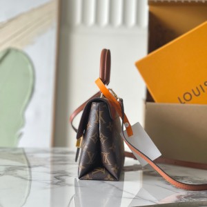 「#20103」Louis Vuitton Bags; Chip  M44654 ( 20 x 16 x 7.5 cm