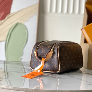 「#20106」Louis Vuitton Bags; Chip  M44494 ( 28x 15 x 16.5 cm