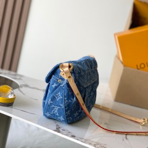 「#20157」Louis Vuitton Bags; Chip M46829 ( 27 x 18 x 3 cm