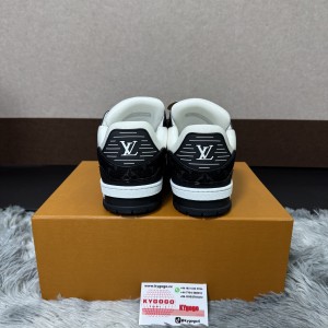 「#104」LOUIS VUITTON Trainer